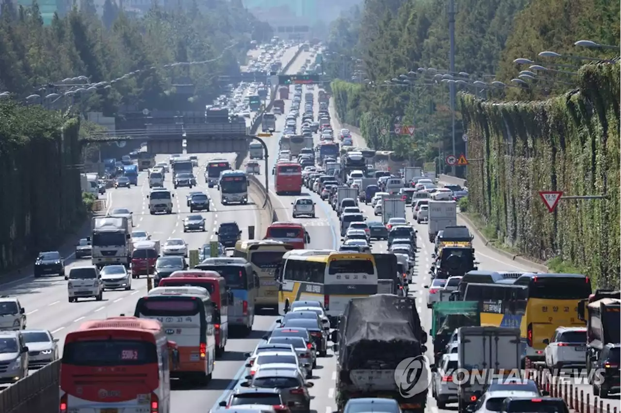 이번 추석 고속도로 통행량 18% 증가…휴게소 매출 72% 급증 | 연합뉴스