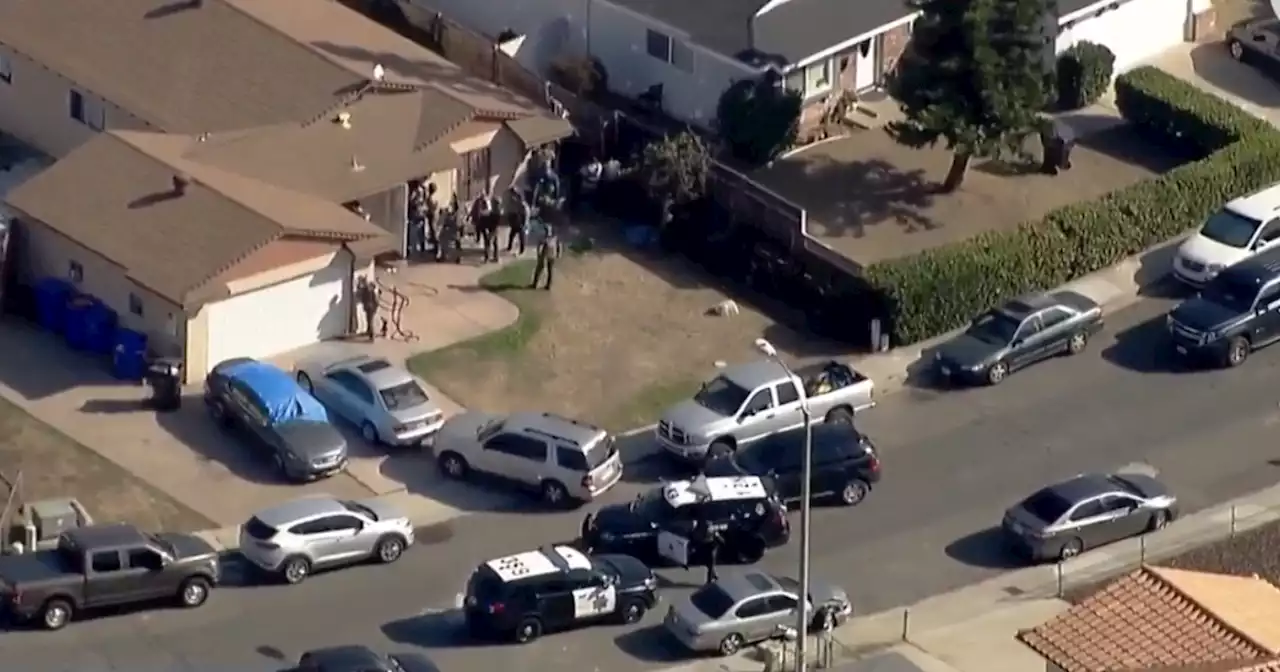 Fugitive holes up in Lomita-area home, leads to SWAT standoff