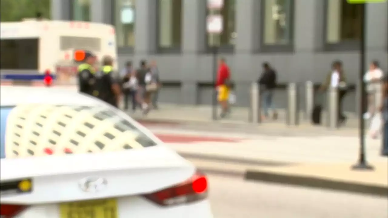 5th round of migrants bused in to Chicago by Texas Gov. Greg Abbott arrive at Union Station