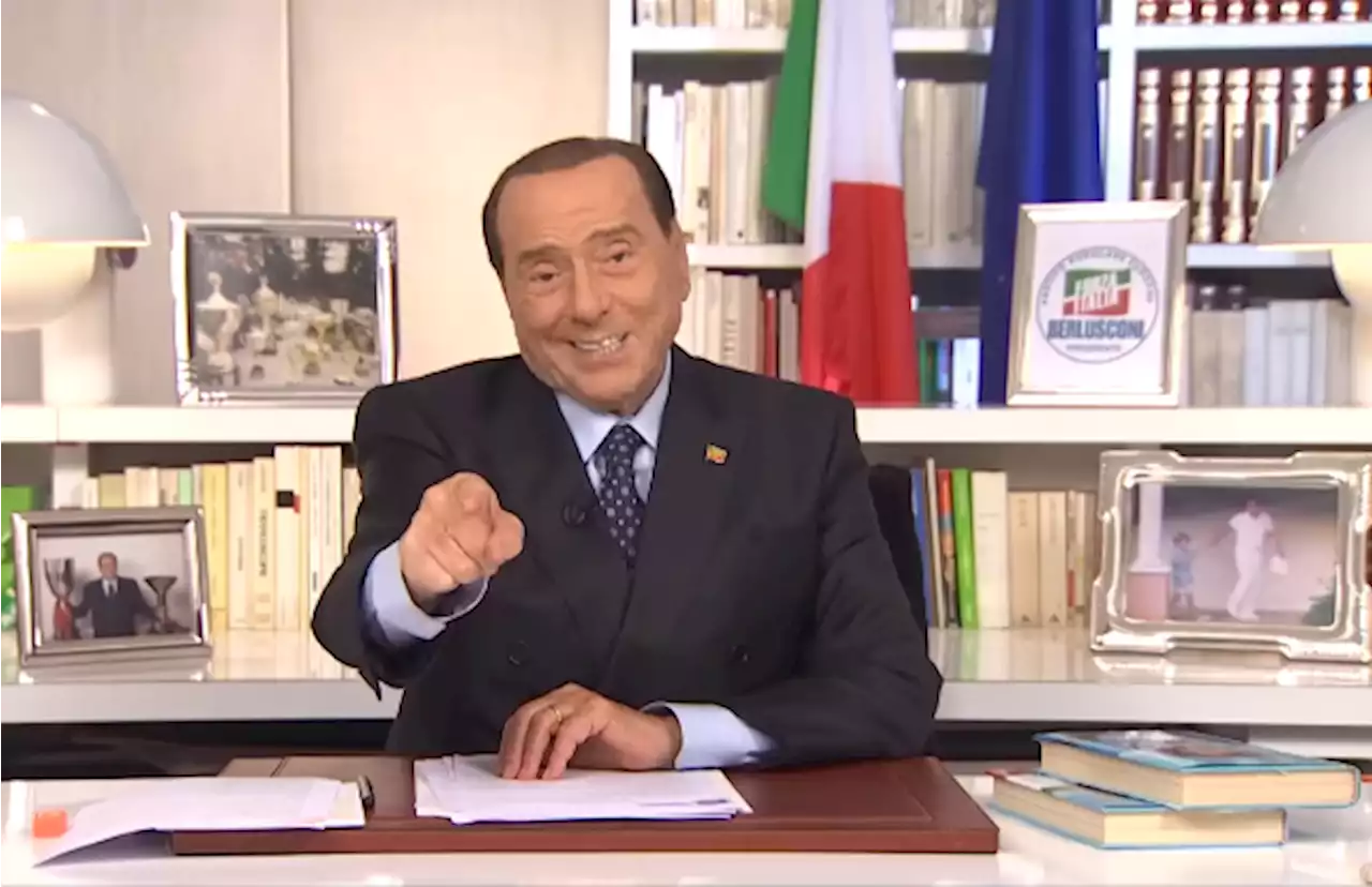 Elezioni 2022, Berlusconi dà del tu agli elettori: 'Ciao, sei contento?'