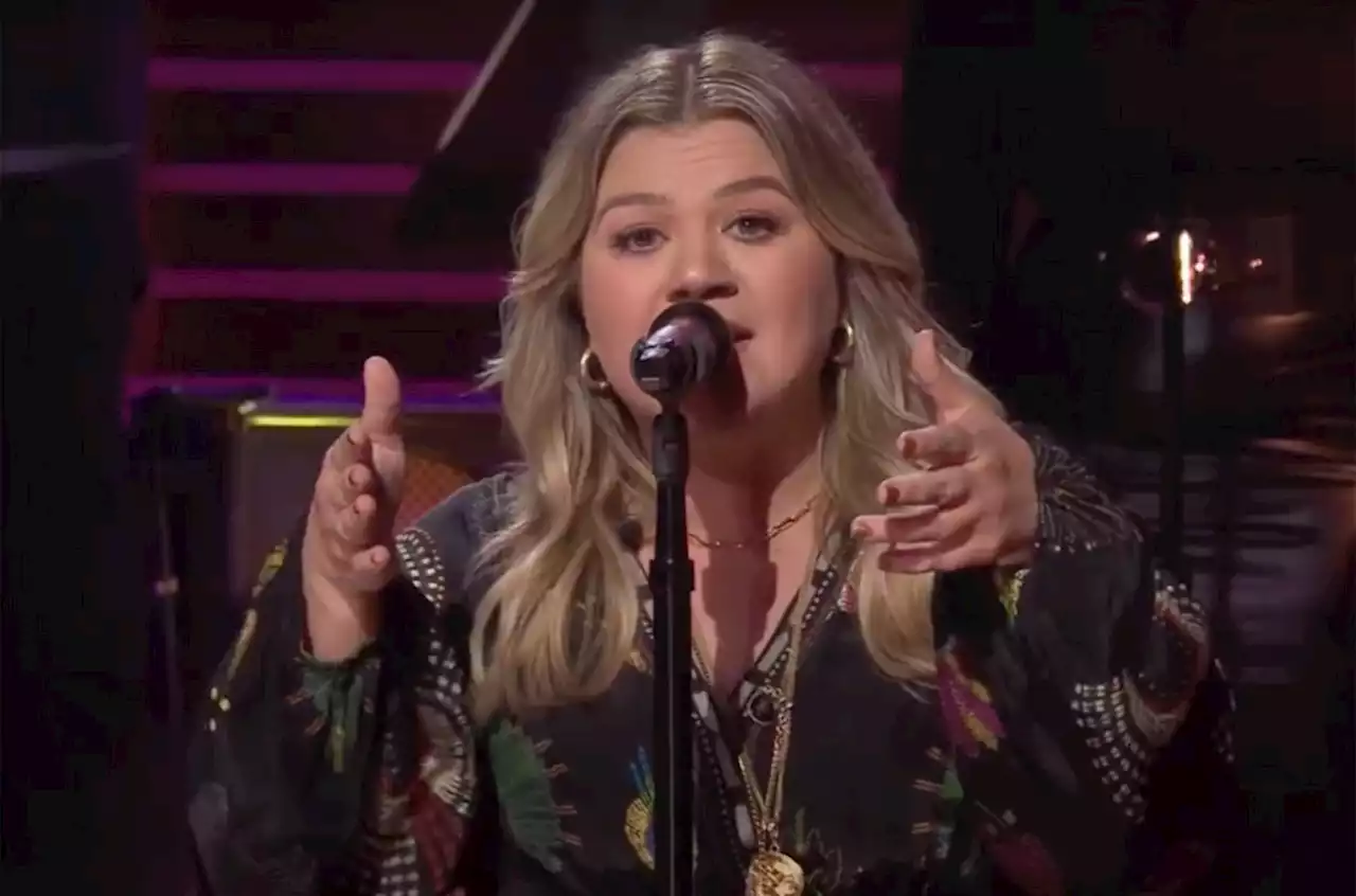 Kelly Clarkson Is ‘Just Fine’ With Covering Mary J. Blige for Kellyoke: Watch