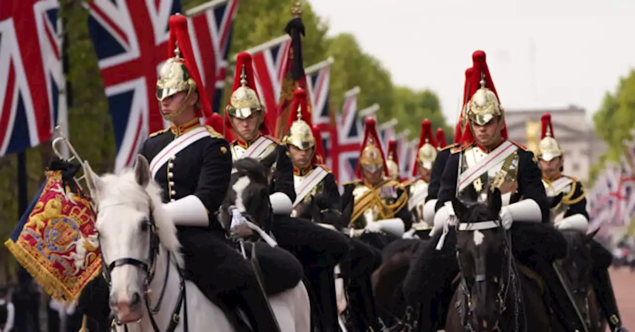 Pictures: Crowds Flock to London to See Queen's Coffin Procession