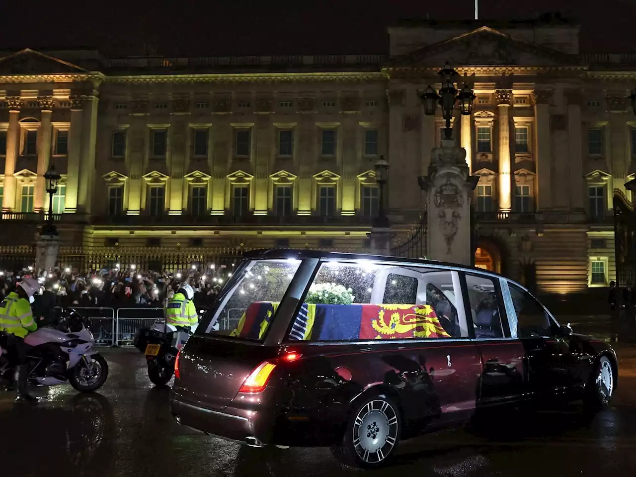 Queen's coffin arrives at Buckingham Palace as huge crowds line London route