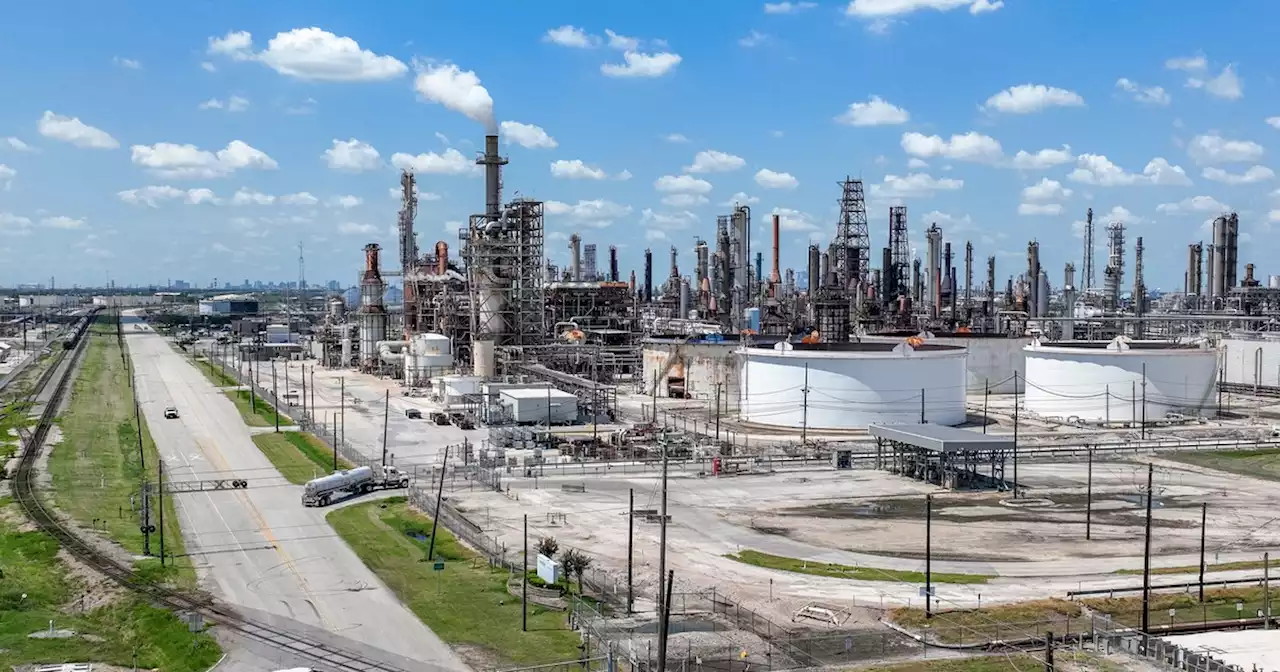 50,000 People Urge Biden Admin to Reject 'Archaic' Oil Terminal in Houston Area