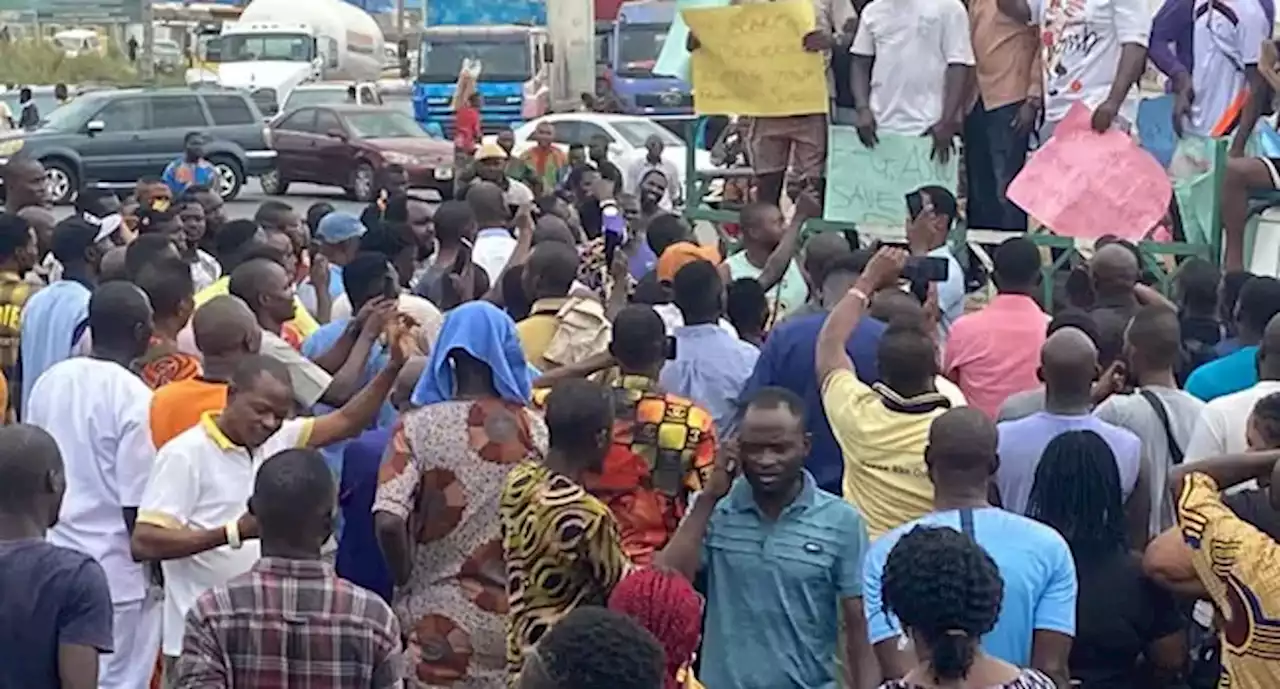 ASUU Strike: Students have no rights to block Lagos-Ibadan expressway - Fashola