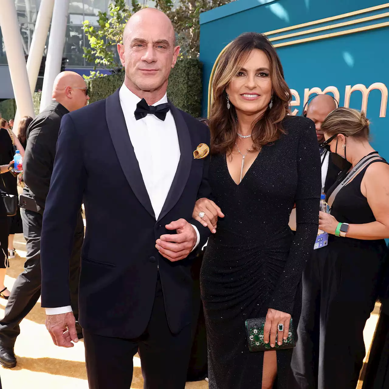 Law & Order's Mariska Hargitay and Christopher Meloni's Chemistry Is Off the Charts at 2022 Emmys - E! Online