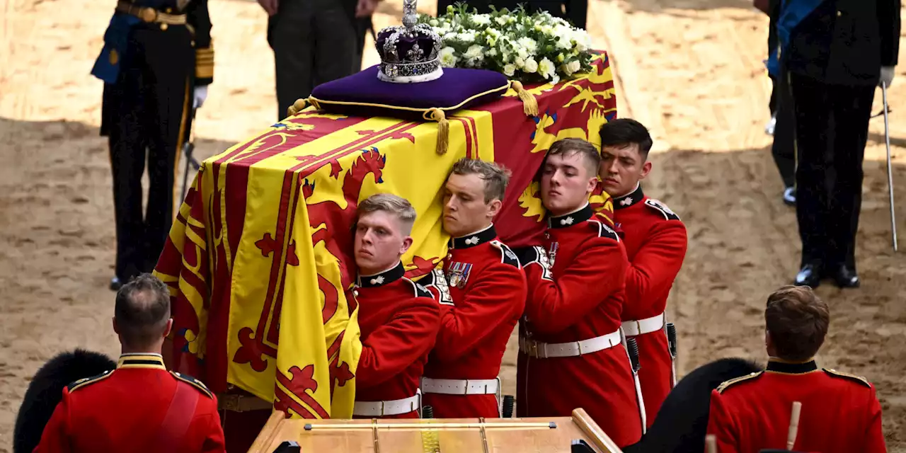 EN DIRECT - Le cercueil d'Elizabeth II est arrivé à Westminster Hall