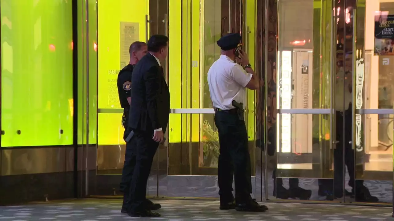 Teenager in custody after gunshot fired inside Philadelphia mall, police say