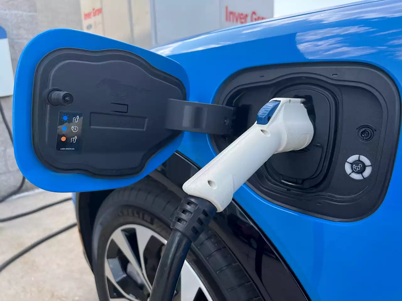 Some states in limbo after California's new electric car mandates