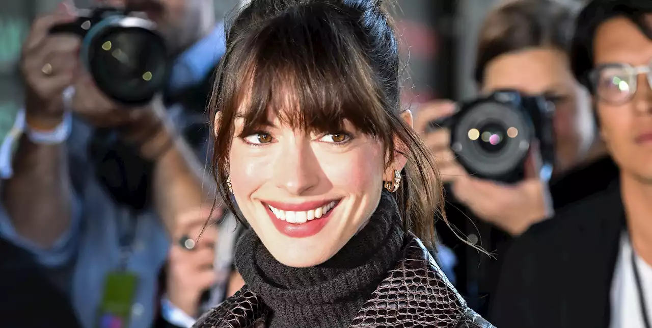 Anne Hathaway Brought Back Andy Sachs's Iconic Bangs in a NYFW-Worthy Outfit