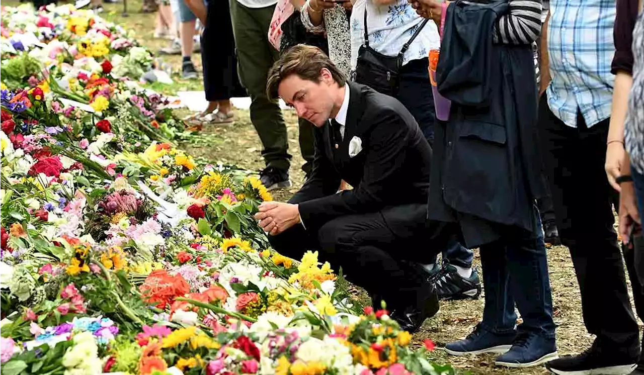 Princess Beatrice’s husband Edoardo goes unnoticed as he mixes with public whilst viewing tributes to the Queen