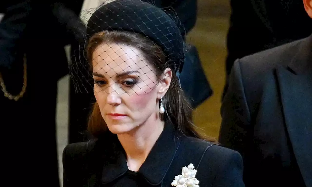 Princess Kate discreetly curtsies to the Queen during final journey - watch