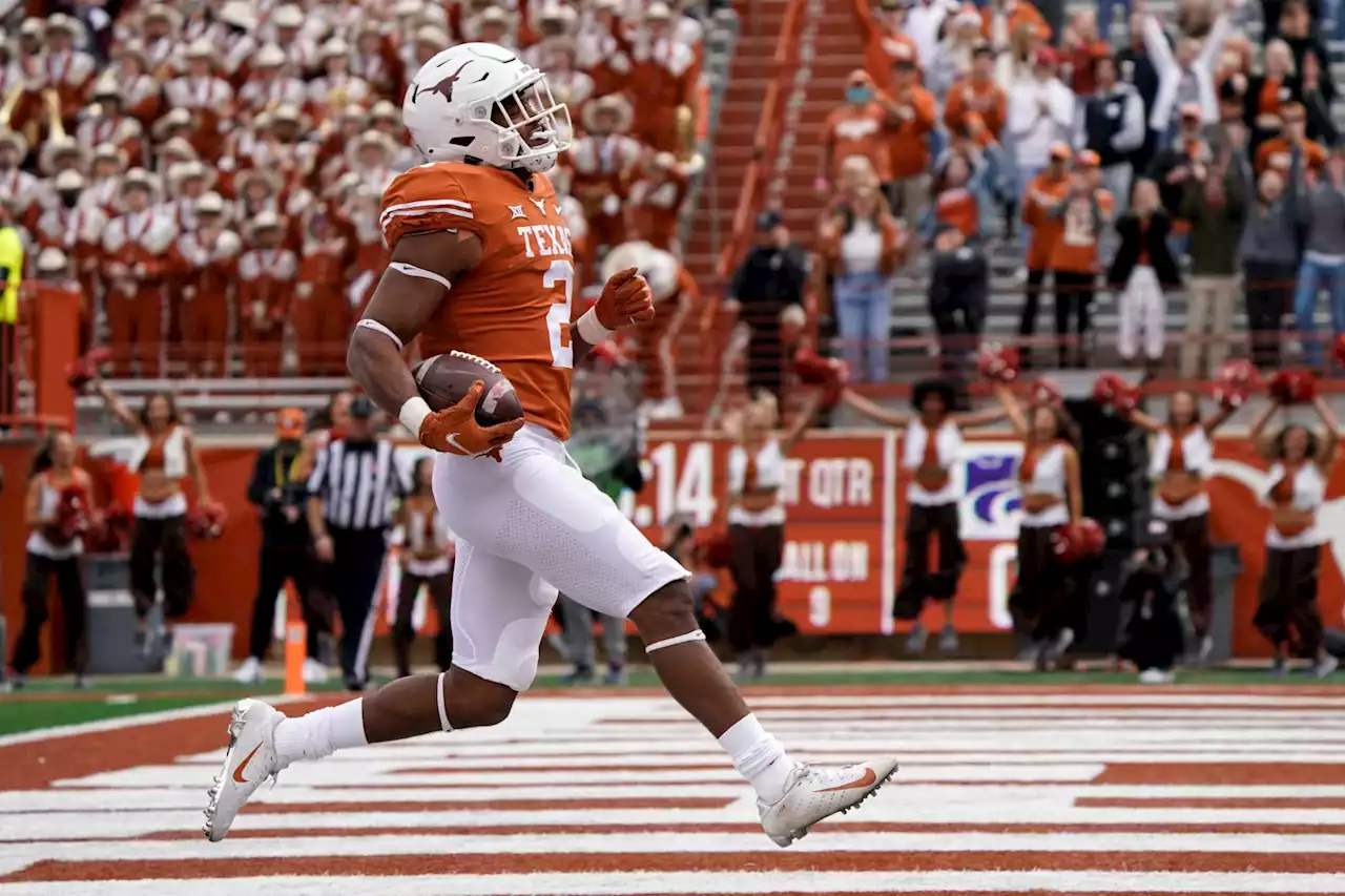 Texas, with two banged-up QBs, has wildcat wild card in Roschon Johnson