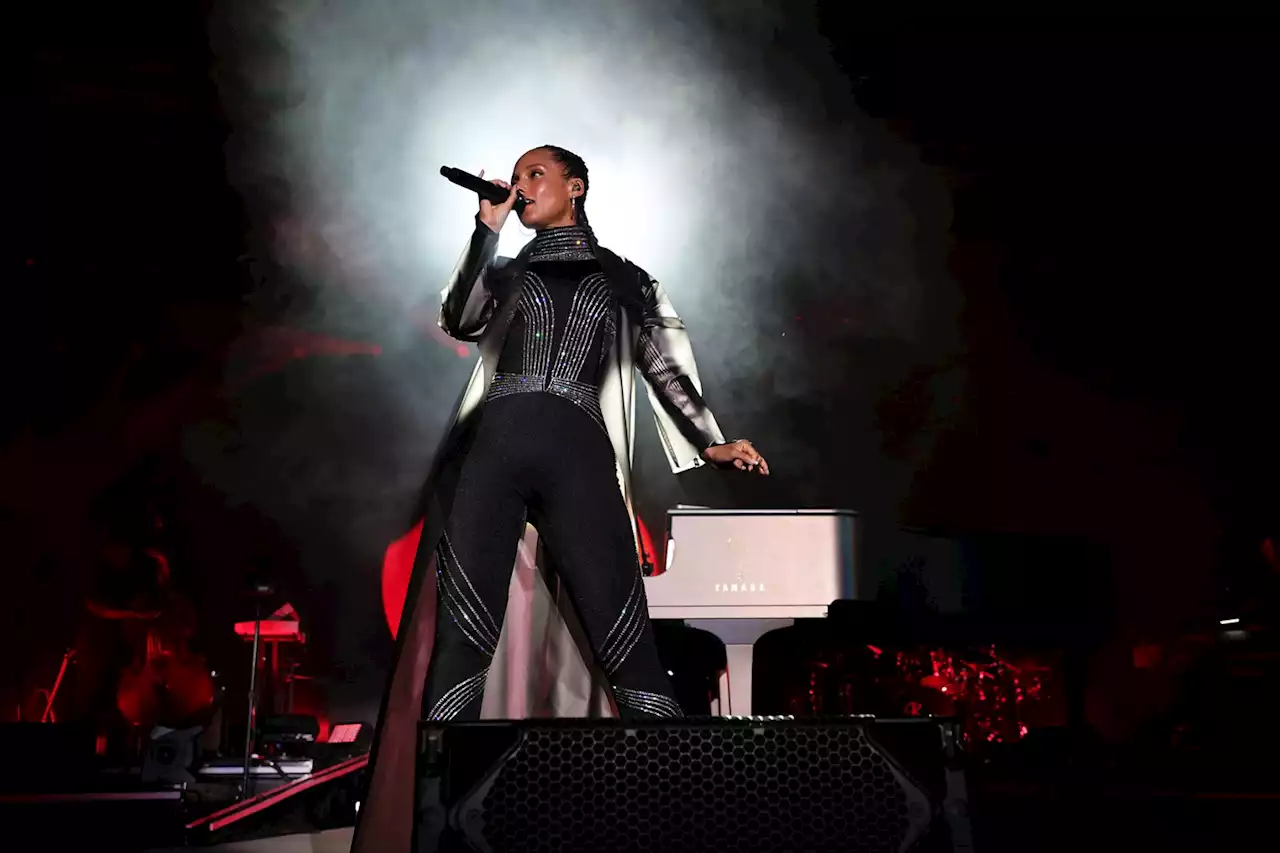 Alicia Keys Captivates the Audience at Smart Financial Centre