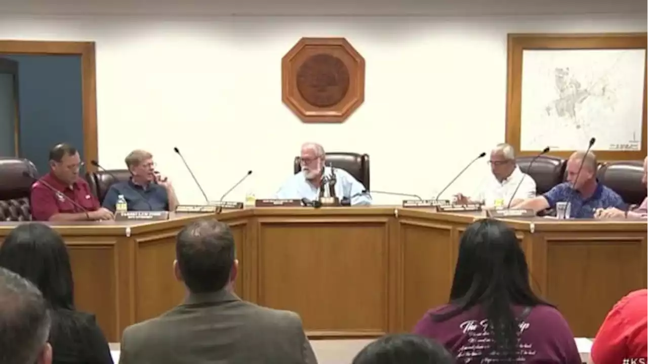 Hours-long Uvalde city council meeting makes changes for police fitness and communication