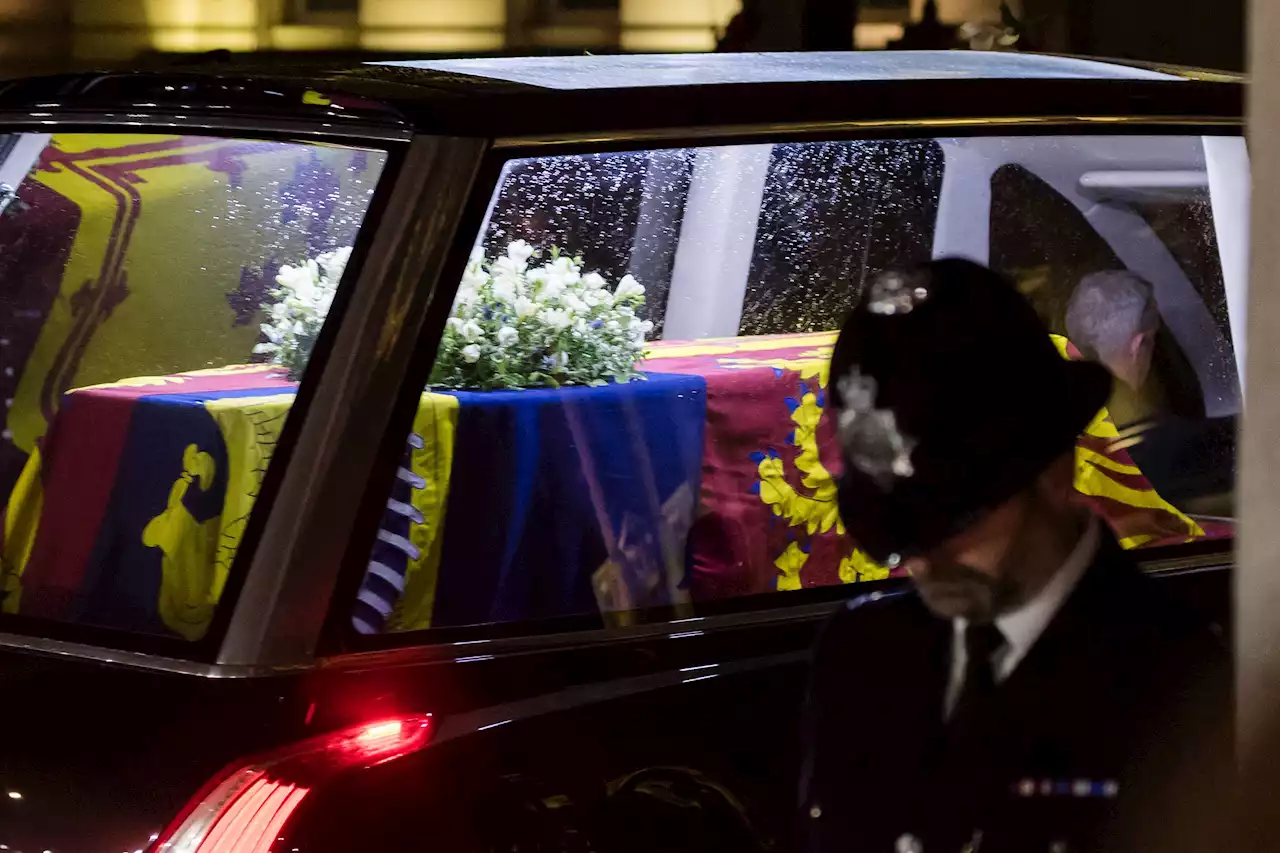 La capilla ardiente de Isabel II se instala en Westminster