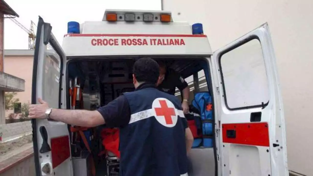 Lanciano, in auto a folle velocità nell’area pedonale travolge due persone poi fugge: arrestato