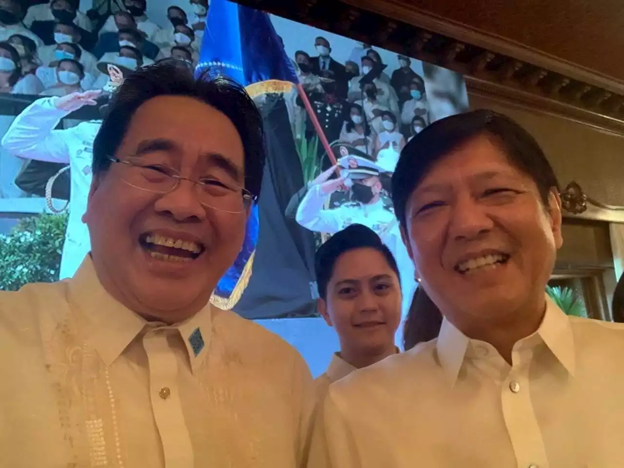 LOOK: Sandro photobombs b-day boys PBBM, Cong Rufus
