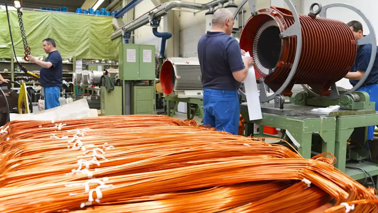 Copper price falls as markets brace for US rate hikes