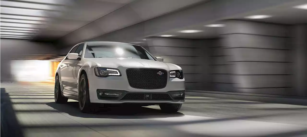 2023 Chrysler 300C brings back big V-8 power before production ends