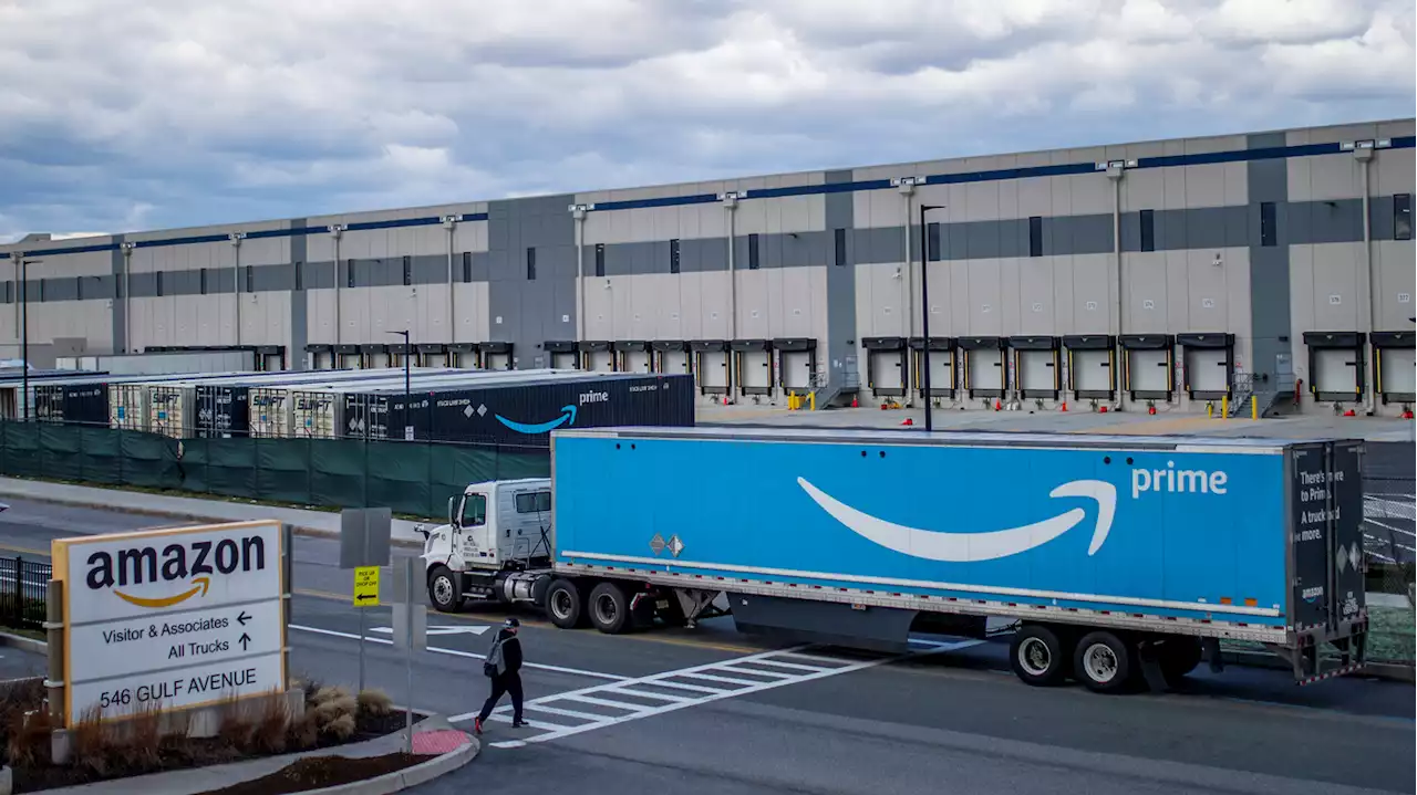 Amazon warehouse workers in Albany will vote on unionization in October