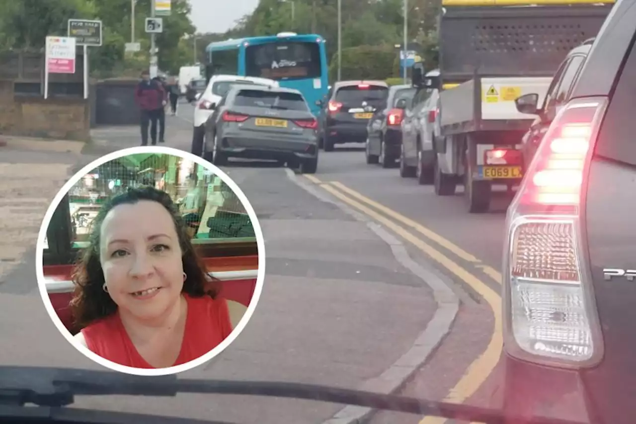 Motorist slams 'accident waiting to happen' school drop offs