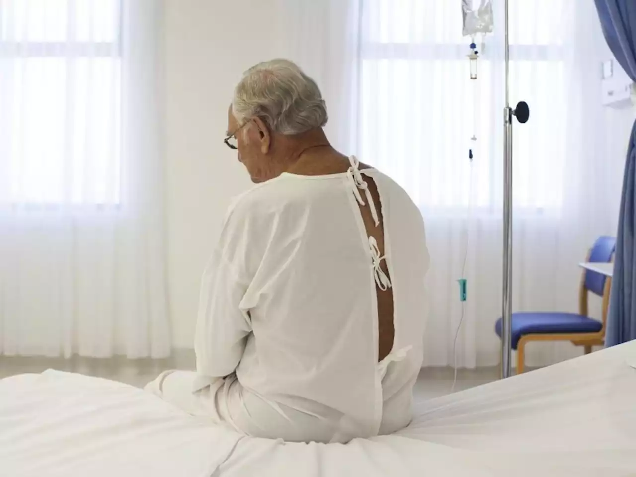 Seniors told leave hospital when discharged or pay $400 a day