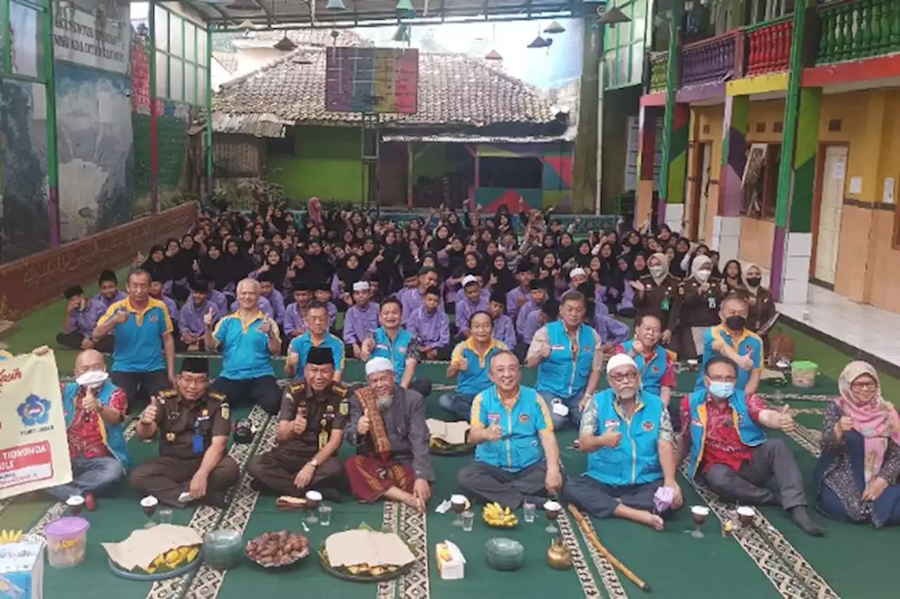 Momen Unik Pesantren Anak Yatim di Bandung Barat Adakan Pagelaran Seni Tionghoa - Pikiran-Rakyat.com