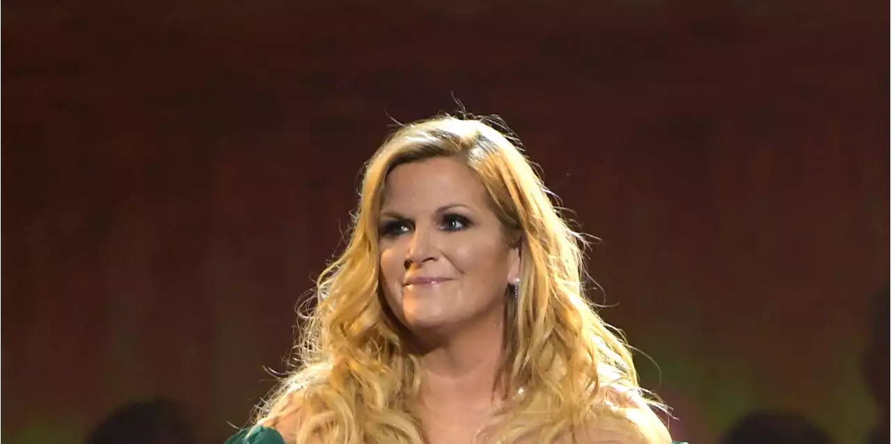 Trisha Yearwood Completely Shuts Down the Stage in a Sparkling Jumpsuit