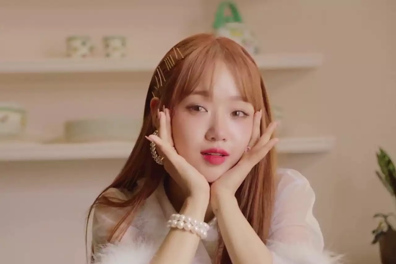 Watch: Weki Meki’s Choi Yoojung Blooms Like A Beautiful “Sunflower” In Solo Debut MV