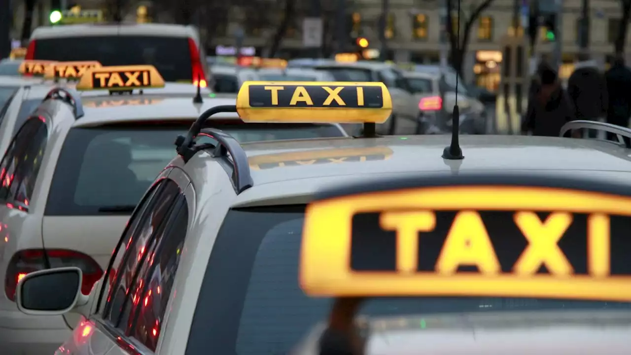 München: Taxifahrer rettet Seniorin vor Betrügerin