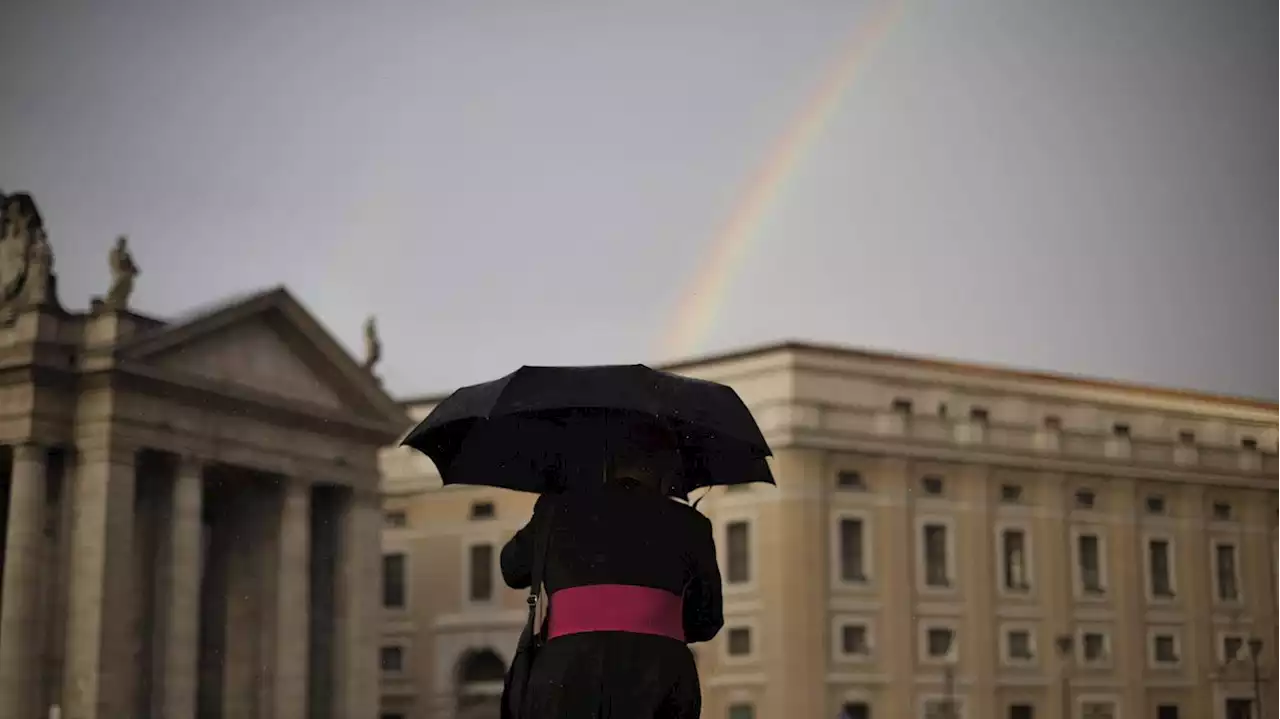 #OutinChurch in Berlin: Queere Menschen klagen über fehlende Veränderungen in der Kirche