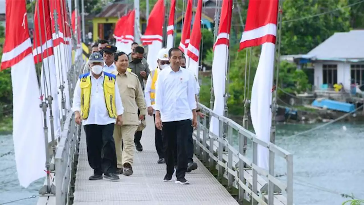 Jokowi Resmikan Jembatan Gantung di Pelosok Maluku