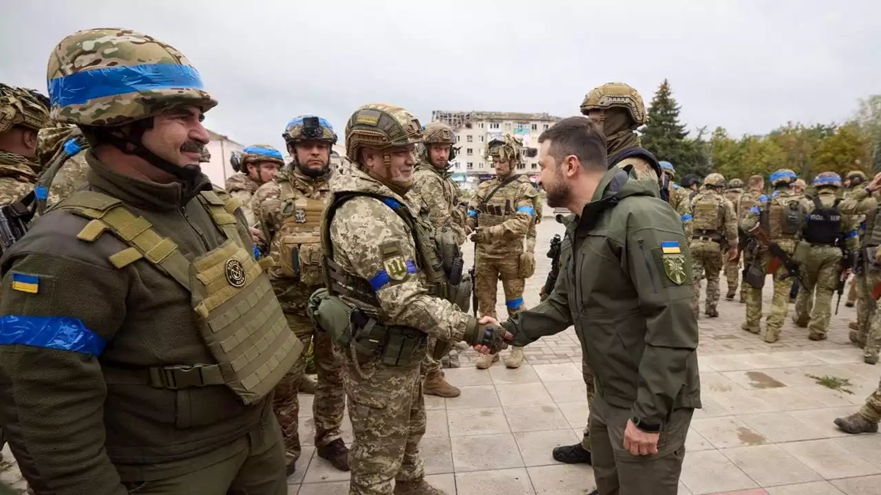 ‘Forward to Victory’: Zelensky Raises Ukrainian Flag Over Liberated Izium