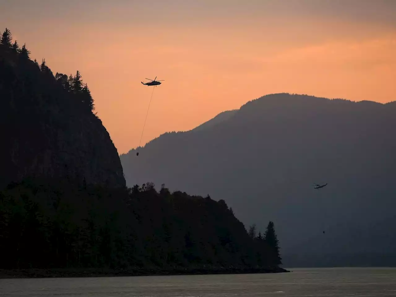 Wildfire smoke from B.C. and U.S. spreads east as several blazes still uncontained