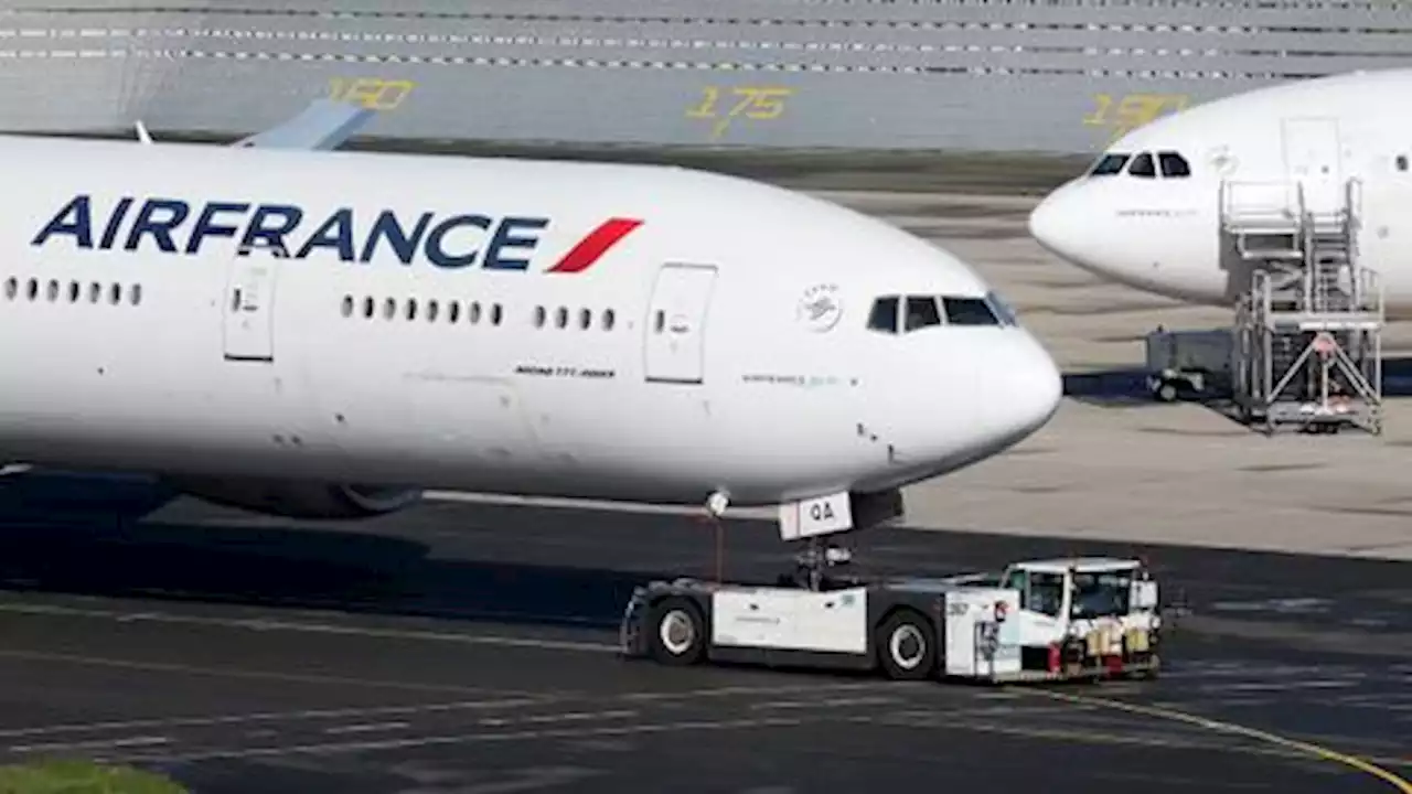 Air France cancels Friday flights over air traffic controllers' strike