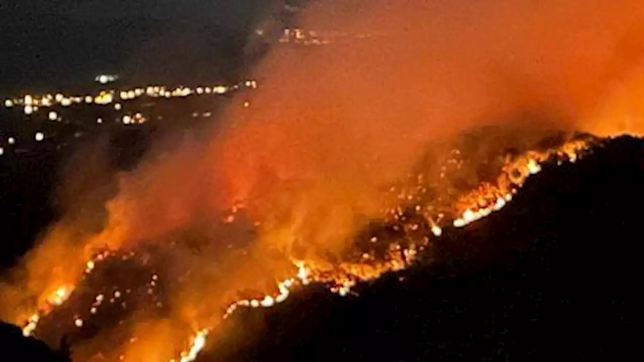 Firefighters battle to control blazes in southwestern Türkiye