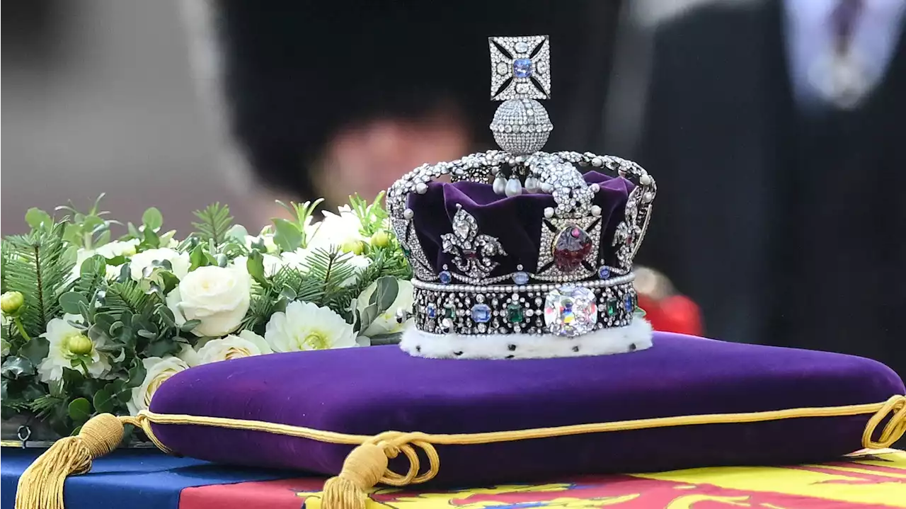 Regina Elisabetta, il solenne corteo da Buckingham Palace a Westminster Hall