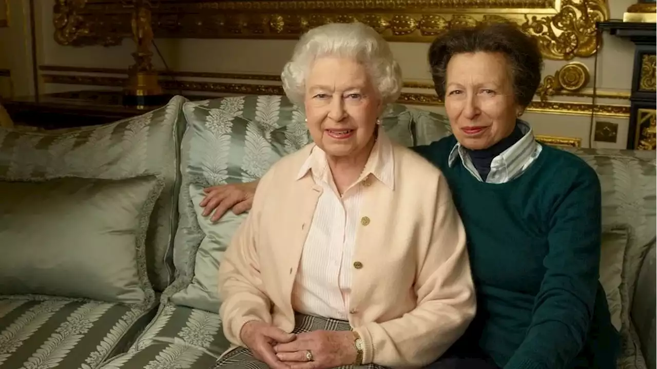 Anna, la Principessa Reale ha accompagnato la Regina Elisabetta negli ultimi attimi della sua vita: “Grazie mamma”