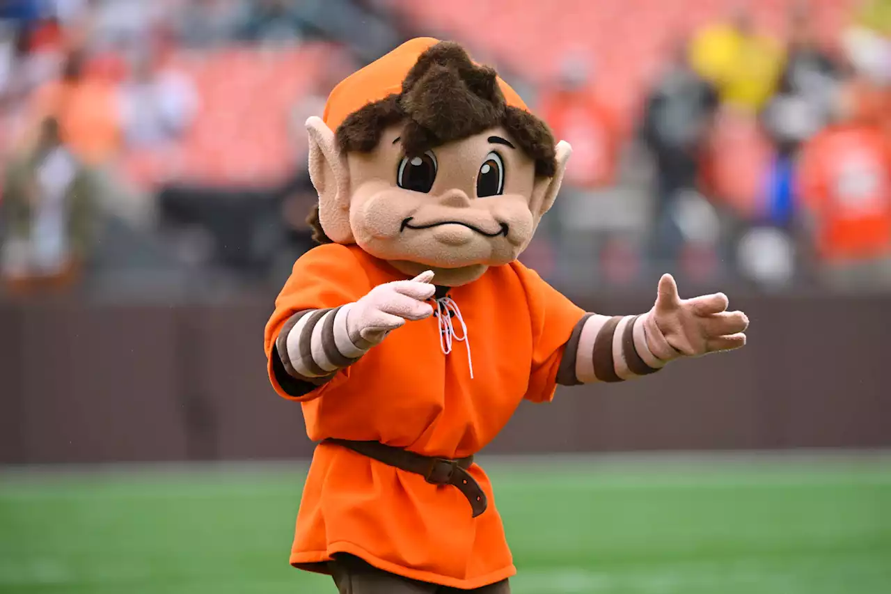 An elf with a mean stiff-arm will take center stage for the Browns