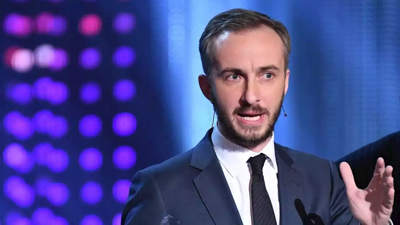 jan böhmermann gewinnt auch 2022 einen deutschen fernsehpreis