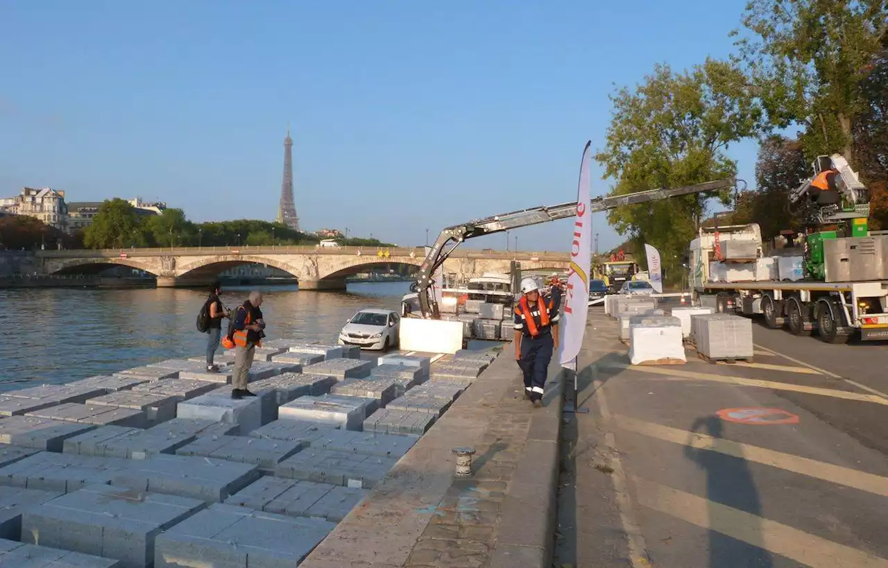 Du granit livré par barge pour une rénovation plus Seine des Champs-Elysées