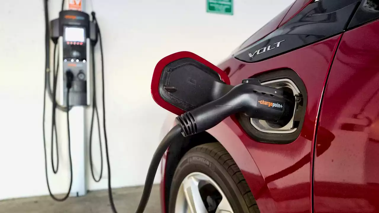 Federal government boosts Florida electric vehicle charging station program