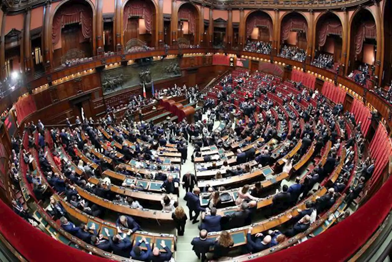 Dieci cambi di casacca alla Camera, Fdi sale a quota 40 deputati