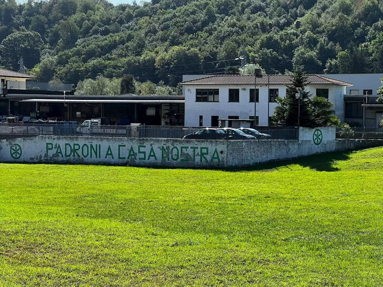 Salvini torna a Pontida, rush finale per il voto tra crisi economica e sfida a Meloni