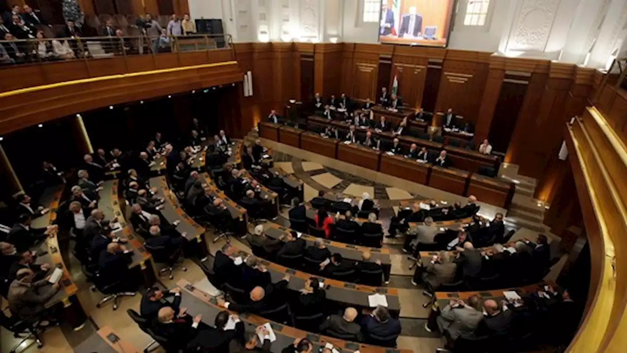 نواب لبنانيون يرفضون إقرار الموازنة