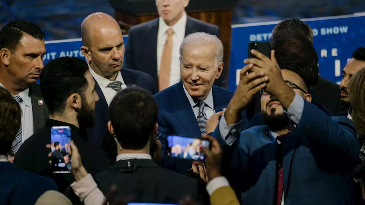 Biden's approval rating rebounds ahead of midterms