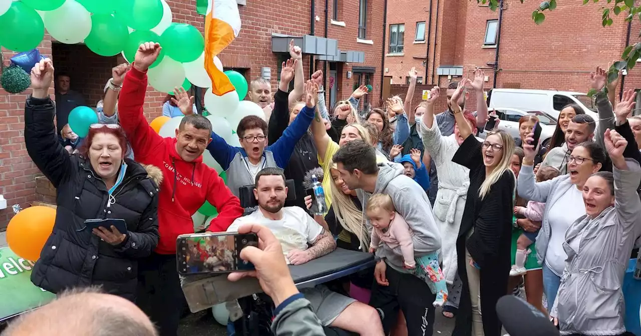 Hero's welcome for Belfast boxer Stephen McMullan after 10 month hospital stint