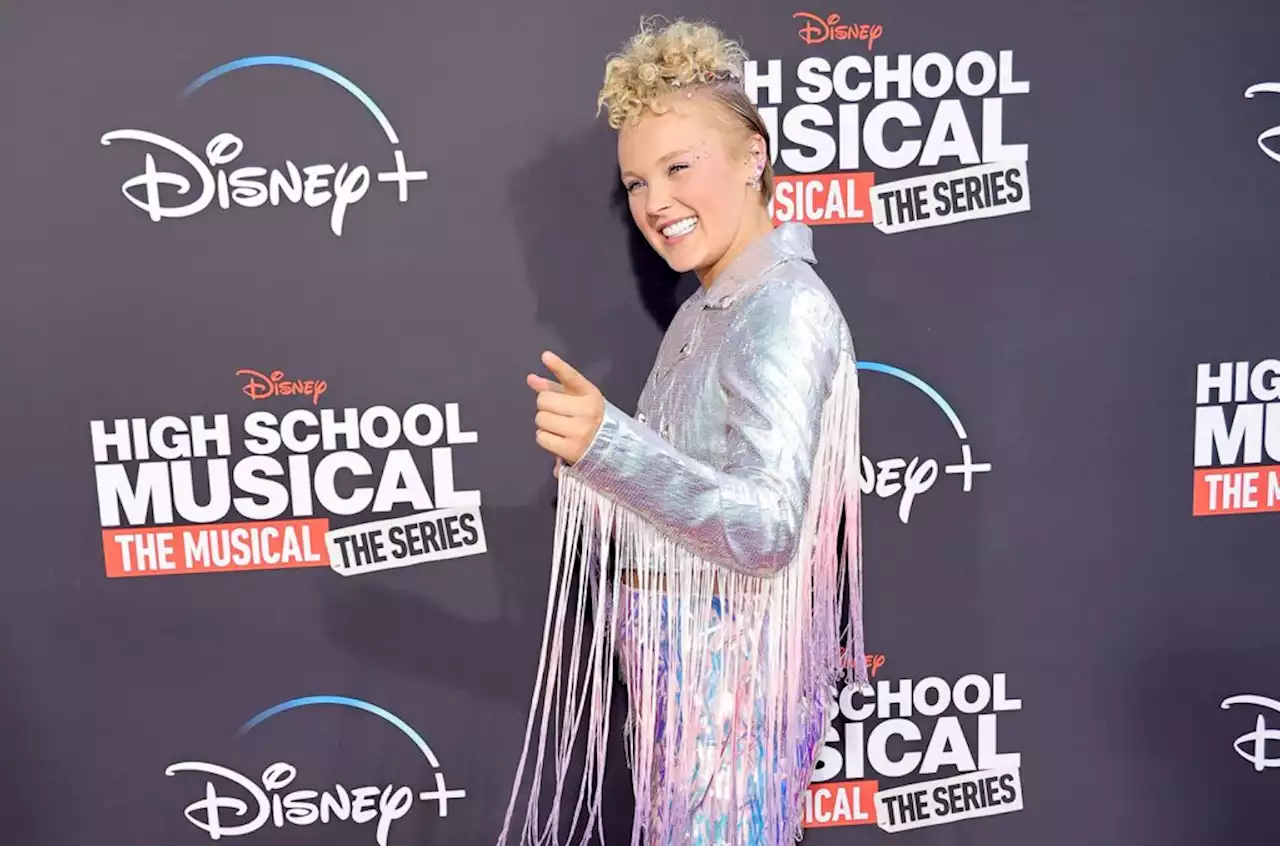 JoJo Siwa Shares Adorable Video Kissing TikToker Avery Cyrus