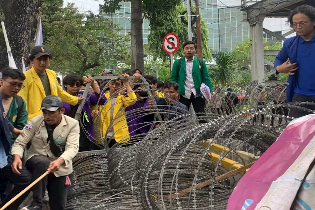 Demo BEM SI, Massa Mulai Padati Kawasan Patung Kuda